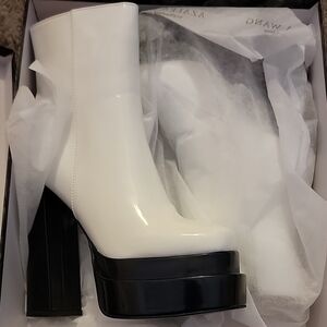 White Platform Shoes with Chunky Heel and Glossy Finish